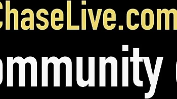 MILF rubia Charlee Chase muestra tetas enormes en mano POV