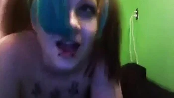 Grosse poitrine suce et se fait baiser en doggy et missionnaire