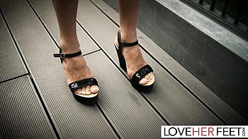 Hottie Dorothy Black - foot worship clip - Love Her Feet