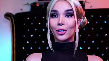 Gostosa de peitões se masturba