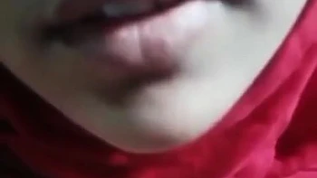 Soniya se masturba con sus tetas grandes