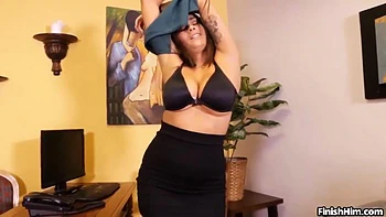 Jamie Valentine And Brunette Babe In Decides To Offer The Big Way