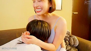 Meias-irmãs asiáticas de peitões fodidas sem censura