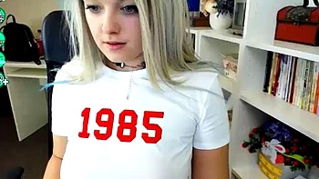 Blonde Amateur Fucks Big Tits and Huge Ass