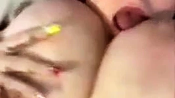 Brune amateur baise ses grosses nichons