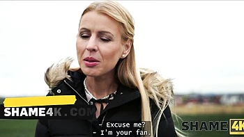 Lynna Nilsson blonde se cambrée pour baise hardcore