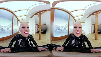 Baiseuse en latex aux gros seins se masturbe POV