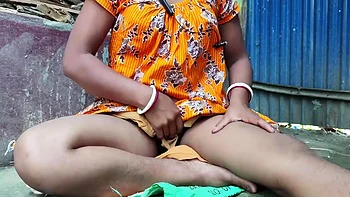 Bengali Aunty Fucks Vegetables Outdoors