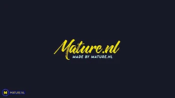 Madrasta gostosa Julia senta na cara com bunda perfeita