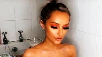 Skylar Taylor Fingering Nude in Bathtub