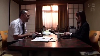 Esposa traindo fodida na frente do corno