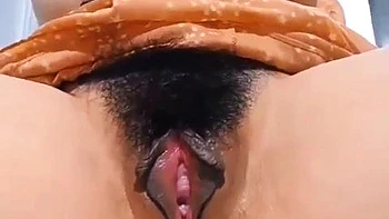 Babe BBW amateur aux gros seins et chatte poilue