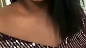 Пышка с большими сиськами трахается на четвереньках