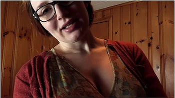 Bettie pose nue en bondage - solo rousse 4K