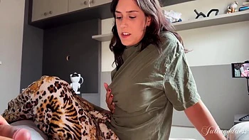 Deusa Julia de lingerie leva creampie do enteado Sebastian