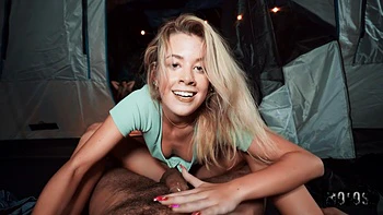 Charles Deras’ Mann fickt Ashley Alexander outdoor im POV