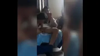 Mi Vecina le encanta jugar con mi Pene, Lo Pajea y Mama hasta no poder más