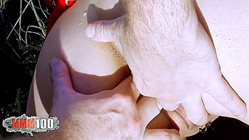 Punk goth adore la gorge profonde et le cul baisé