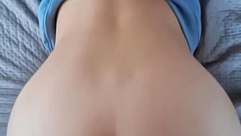 Аматьорка из колледжа с идеальным задом в позе догги