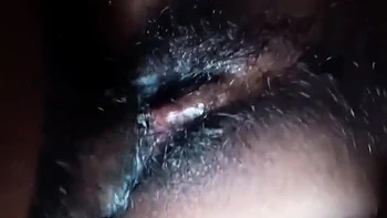 Волосатая деси бабхи зажигает в телефоне