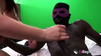 Испанская MILF изменяет с большим чёрным членом: минет, сзади, наездница