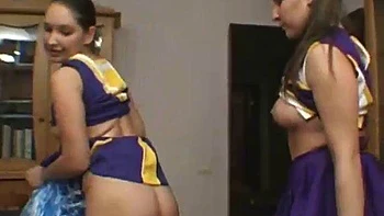 Любительские сиськи лижут без остановки