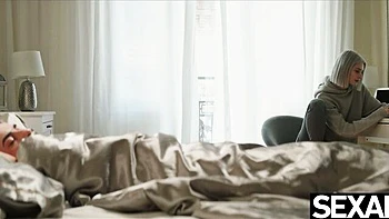 Francis X y Christy White chupan tetas y montan el coño