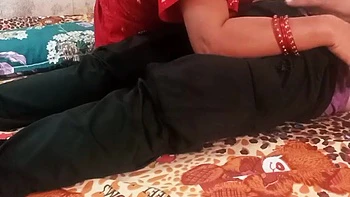 Linda dona de casa indiana fazendo sexo amador quente