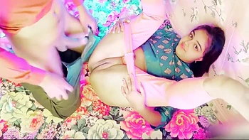 Garota indiana da vila fodendo pela primeira vez pede meu pau grande rápido