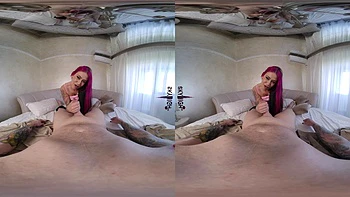 Brune tatouée trompe son mec avec grosse branlette et pipe