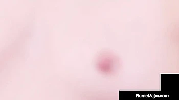 Бобби Дилан сосёт большой чёрный член в трейлере