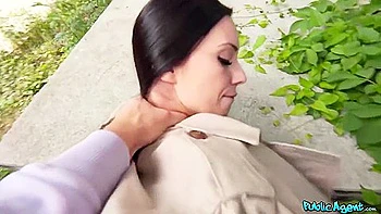 Morena peituda fodida na rua com Martin e Areta