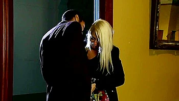 Lorelei se fait enculer par une grosse queue noire