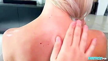 Mckala Noels se masturbe avec puissance