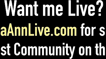 Julia Ann mano y juguetes sucios con medias y tacones