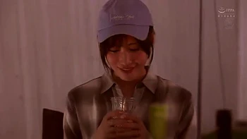 Salope infidèle baisée fort devant cocu