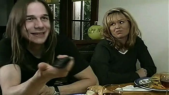 Renee LaRue lutscht und fickt Doggy und Missionar