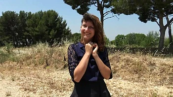 Stella, 44 años, se clava los dientes en una follada hardcore