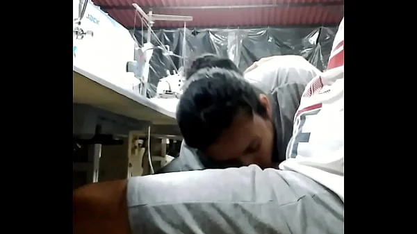 Que miedo me da poner a chupar a mi compañera de trabajo. Mira el video completo y deja tu comentario.