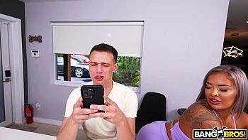 Madrasta chupa o pau e leva uma foda pesada na festa