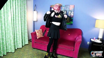 Sassy Bee's Petite Tgirl Masturbation Clip
