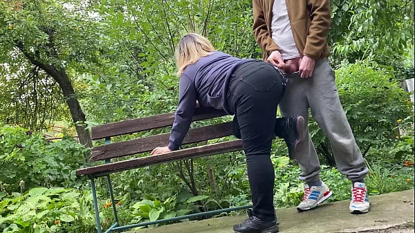 Cum on big ass MILF in jeans in the park