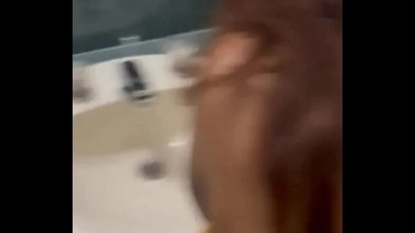 Me cogi a mi compañera del colegio en un baño público