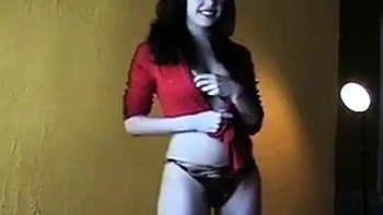 Melanie's Sensual French Striptease