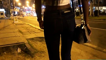 Cute Thai teen amateur fucks a Farang